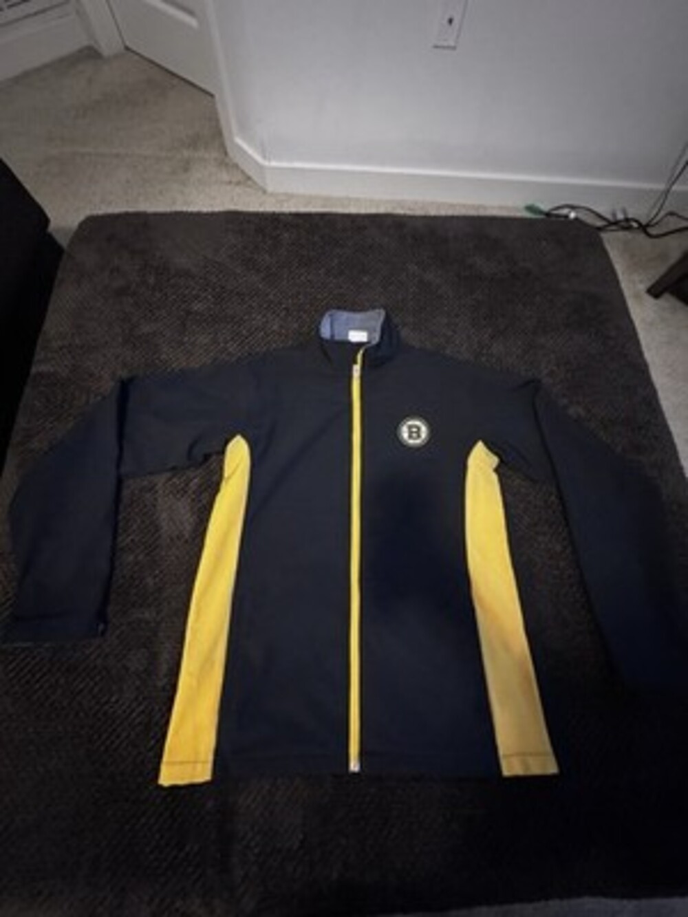 Boston Bruins NHL Official Licensed Black Yellow Jacket Size M